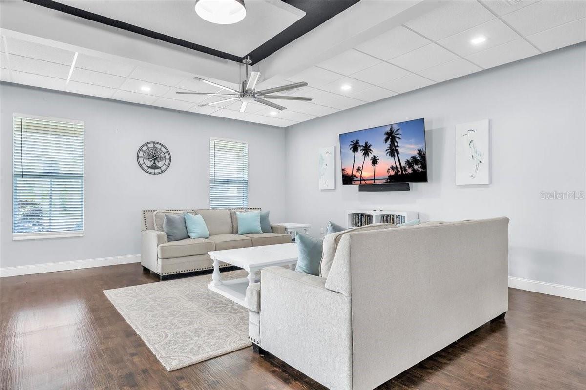 THORNTON CRK MOTORCOACH RESIDENCE - Residential
