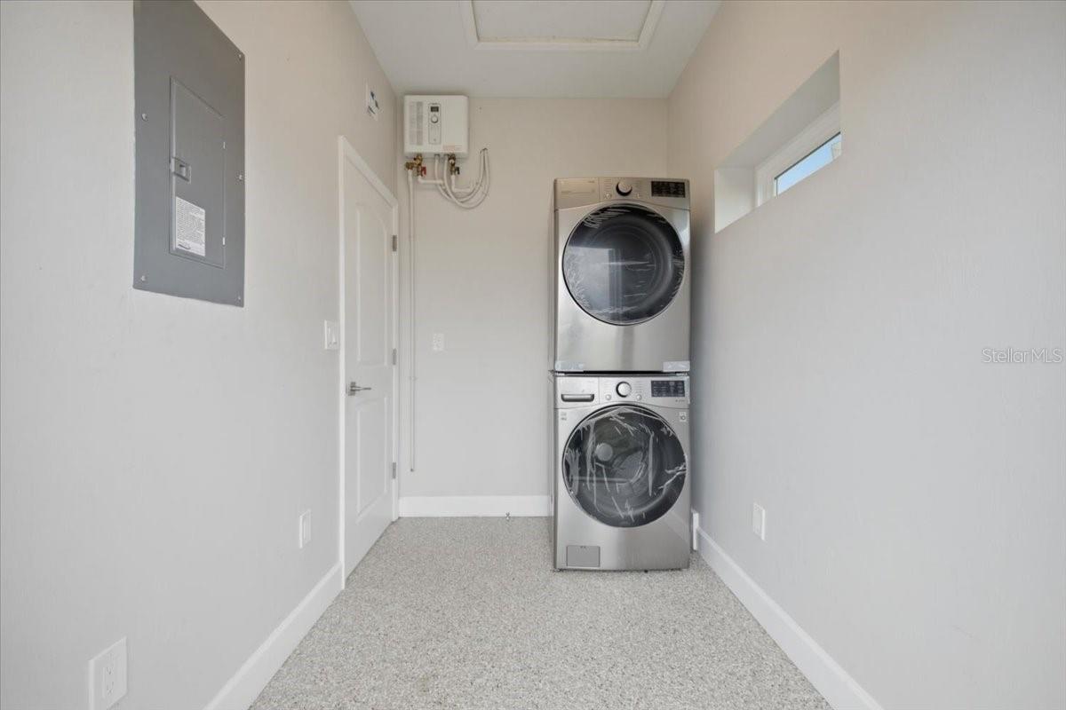 THORNTON CRK MOTORCOACH RESIDENCE - Residential