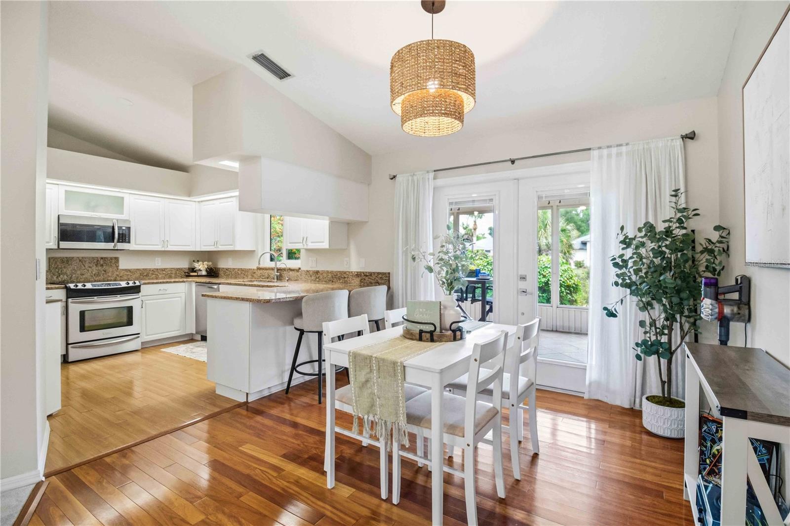 SOUTH VENICE - Residential