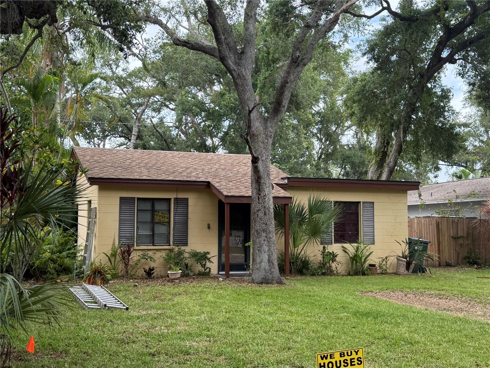 ROOSEVELT GROVES - Residential