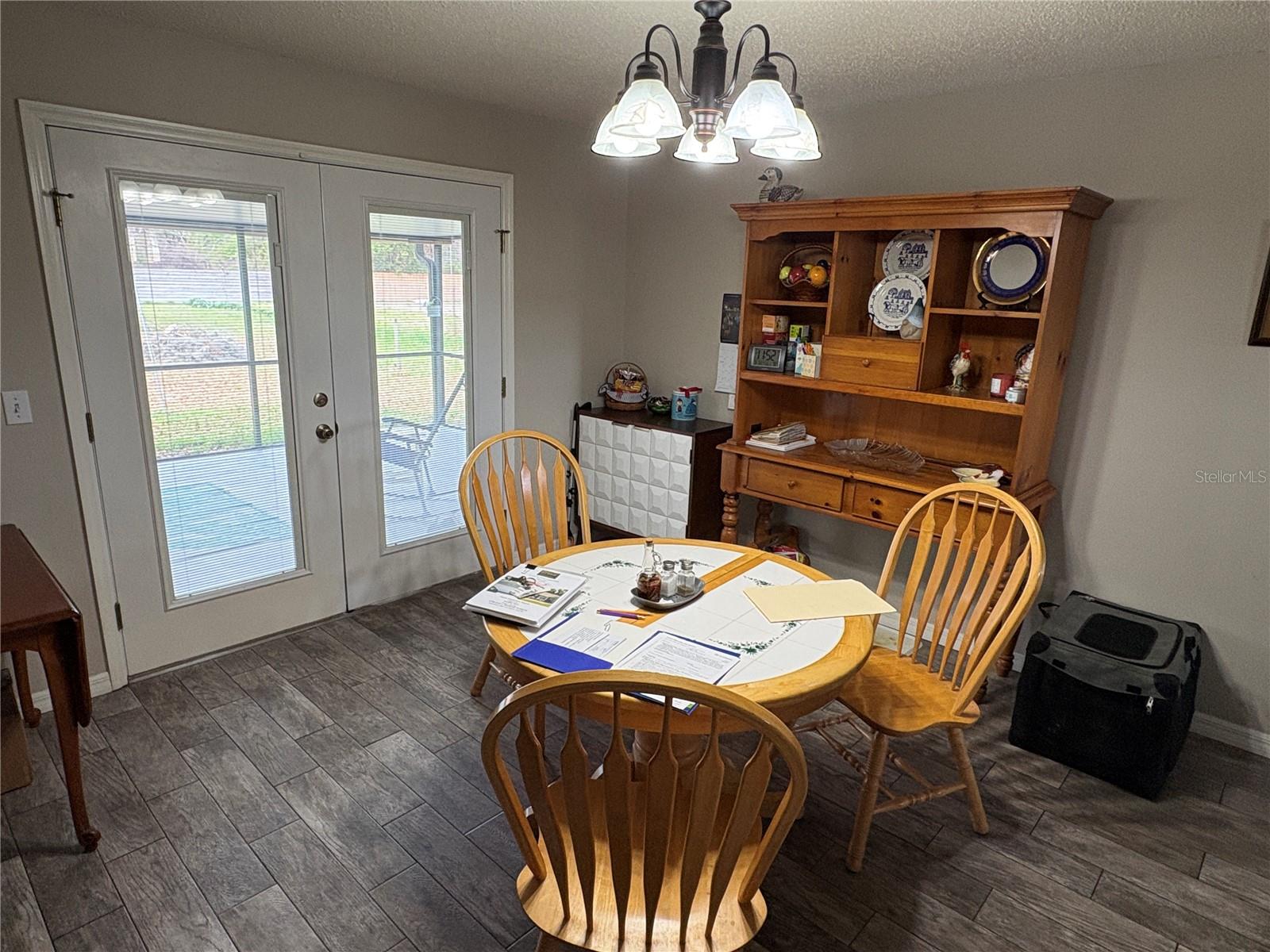 TWIN T OAKS - Residential