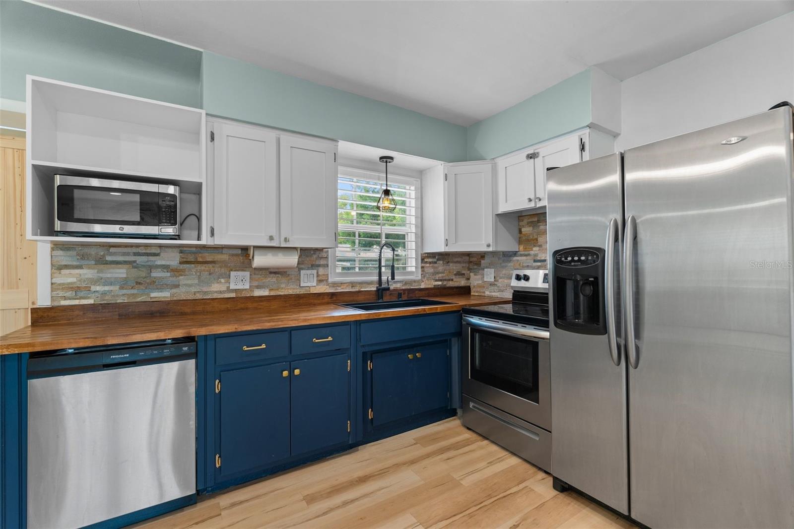 LAKE PEARL ESTATES - Residential