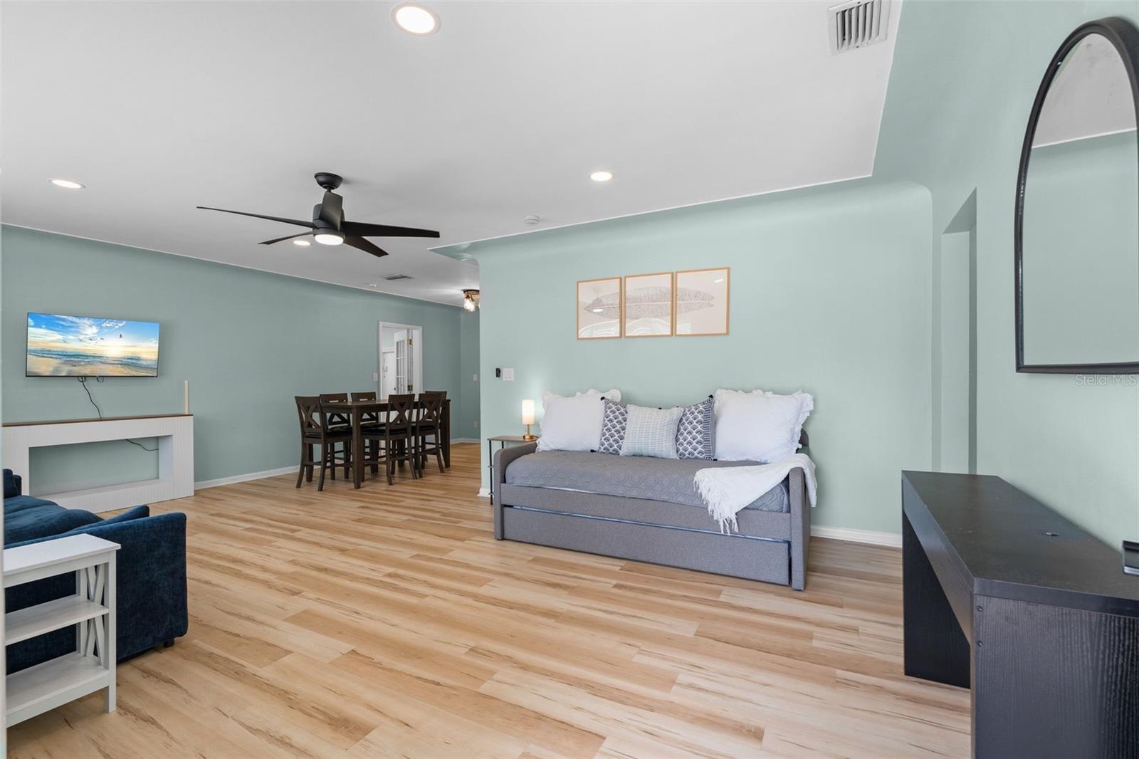 LAKE PEARL ESTATES - Residential
