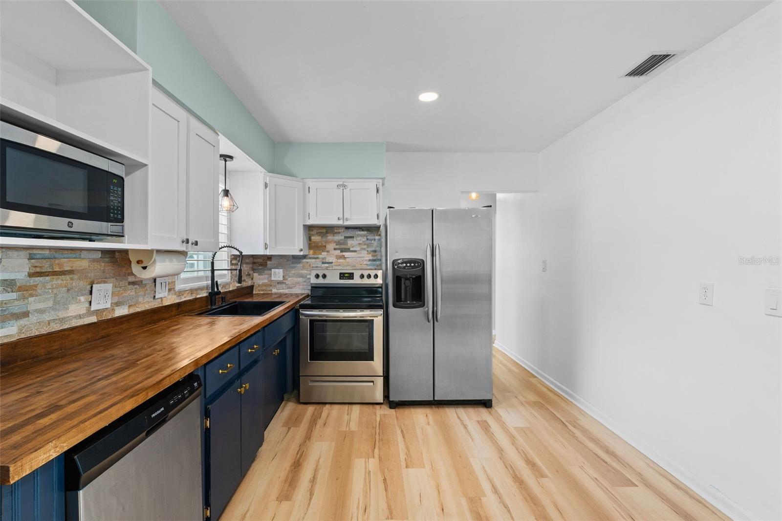 LAKE PEARL ESTATES - Residential