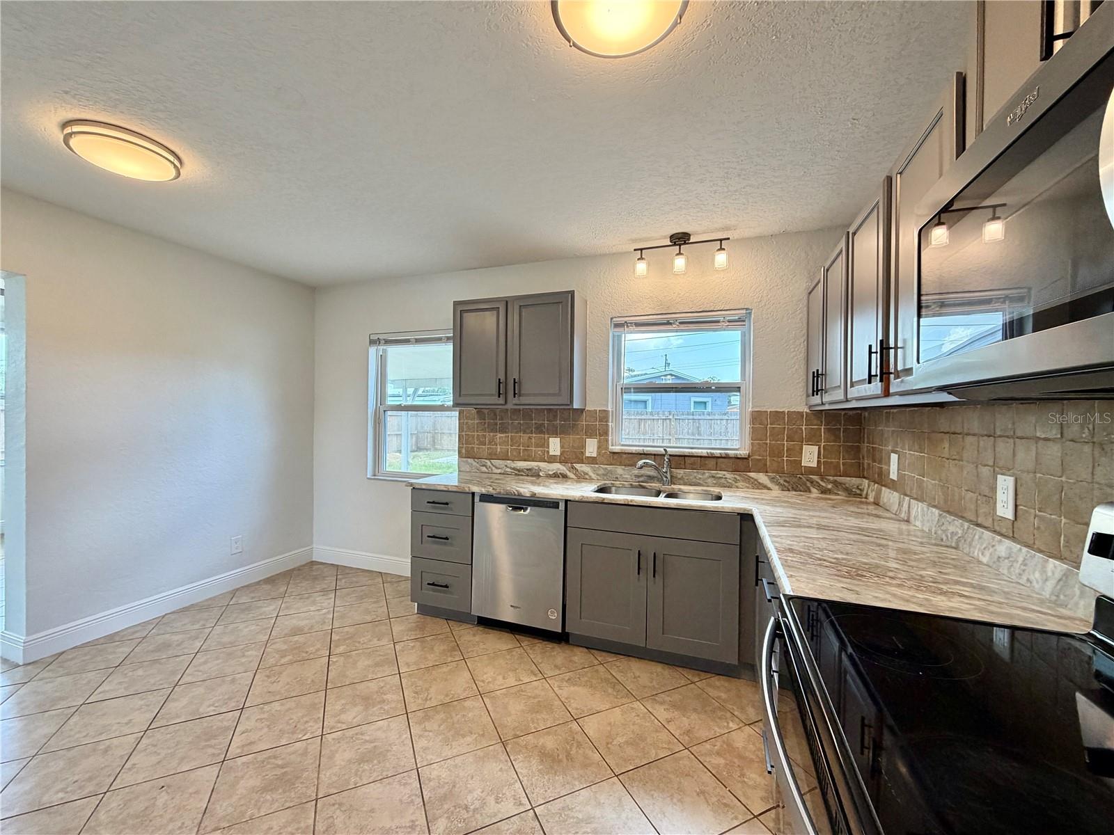 HOLDCROFT HEIGHTS UNIT 2 LOT 19 - Residential Lease