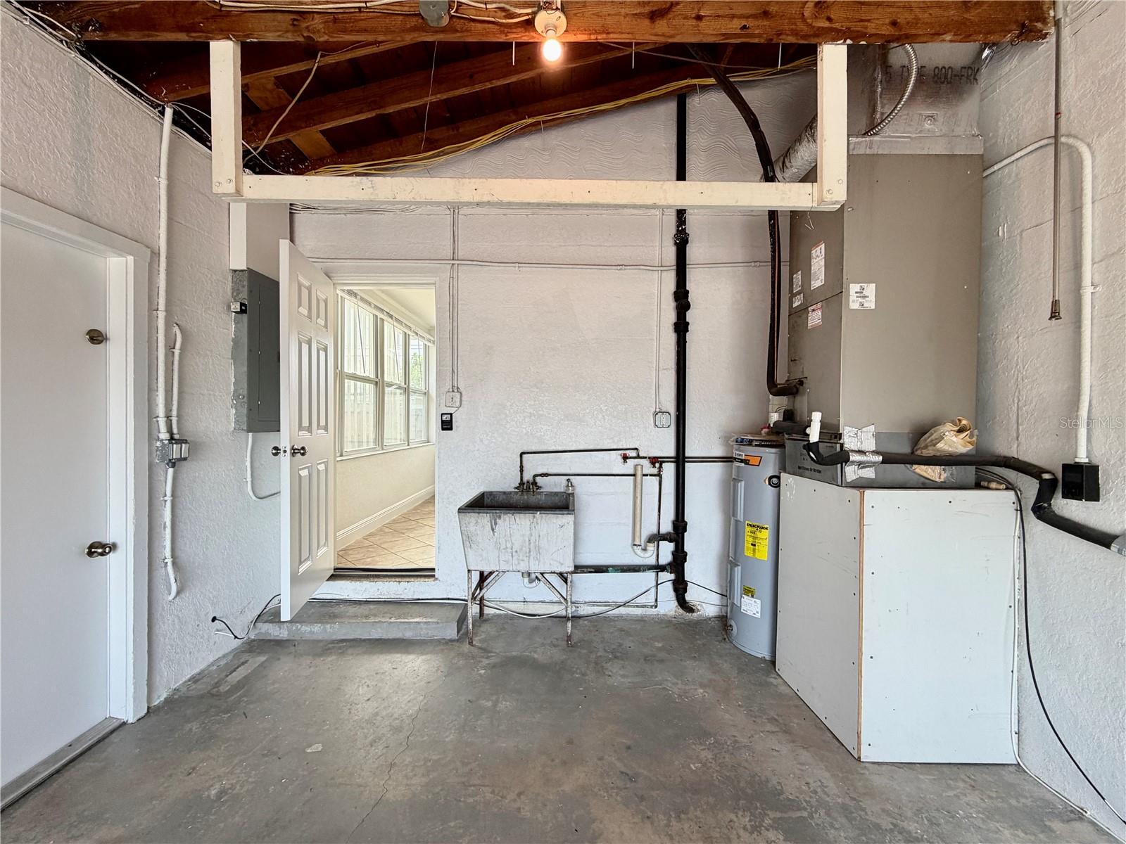 HOLDCROFT HEIGHTS UNIT 2 LOT 19 - Residential Lease