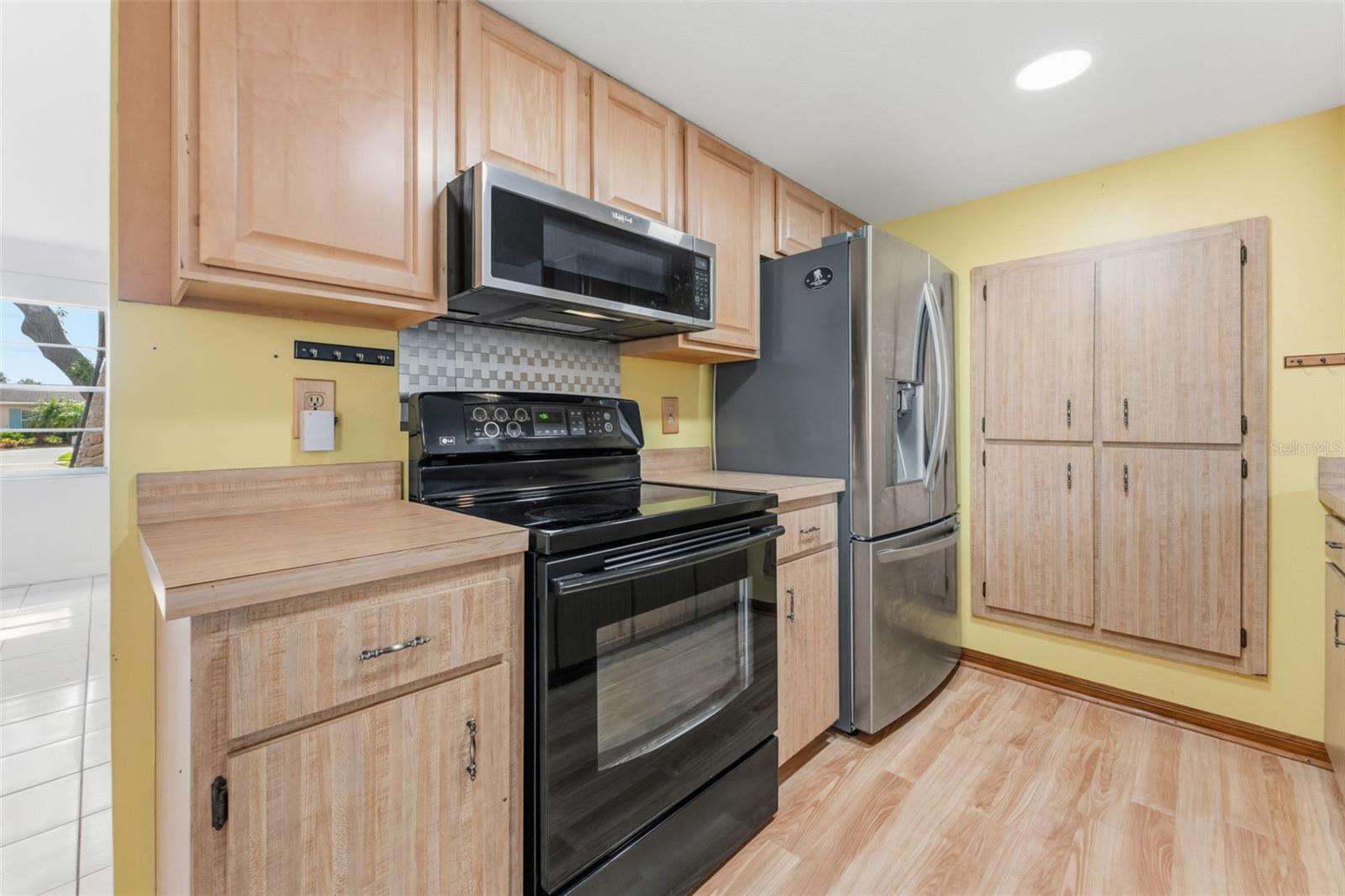 HARBOR PALMS UNIT ELEVEN - Residential