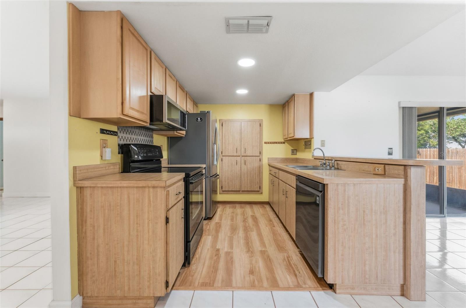 HARBOR PALMS UNIT ELEVEN - Residential