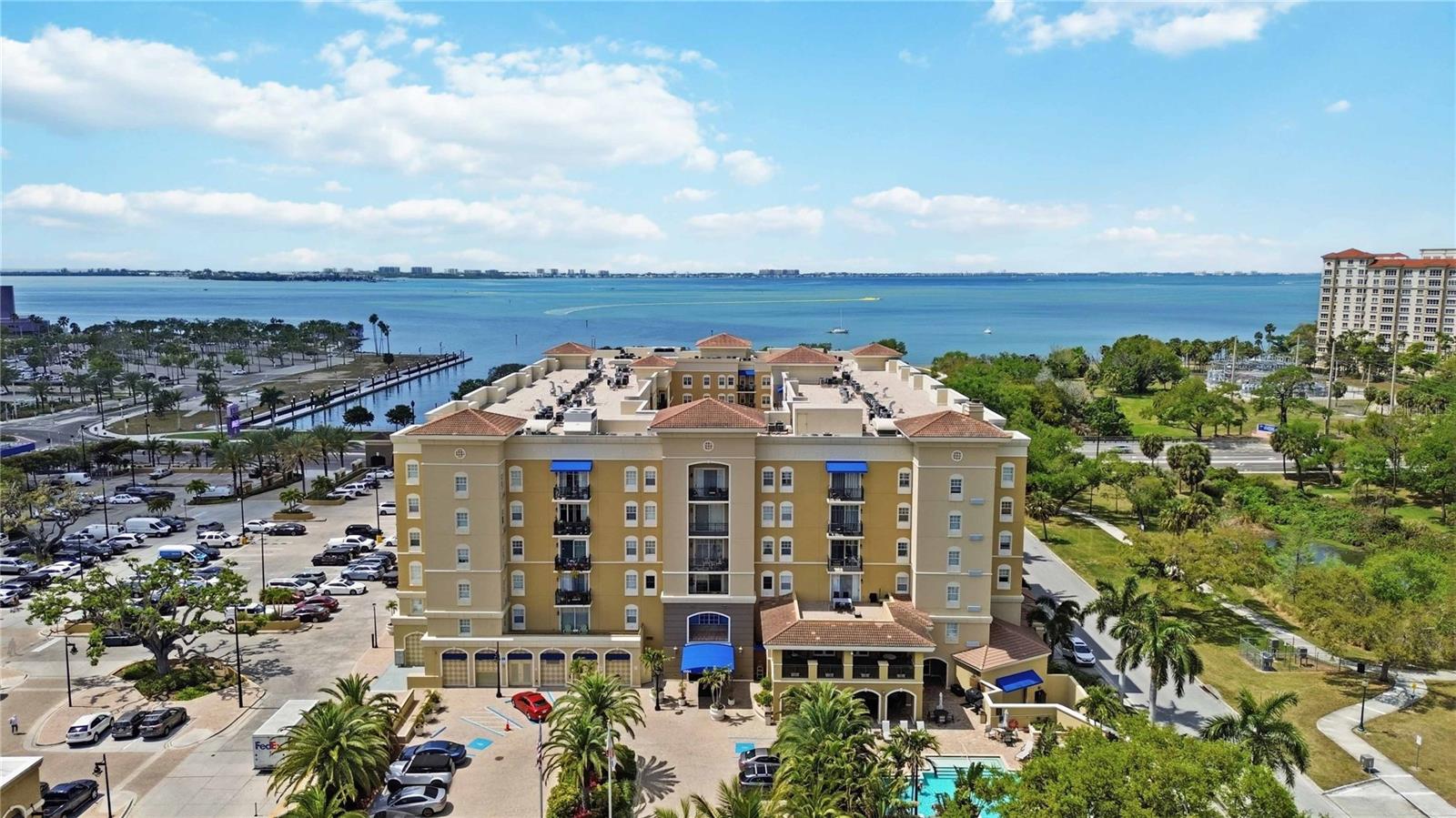 BROADWAY PROMENADE - Residential