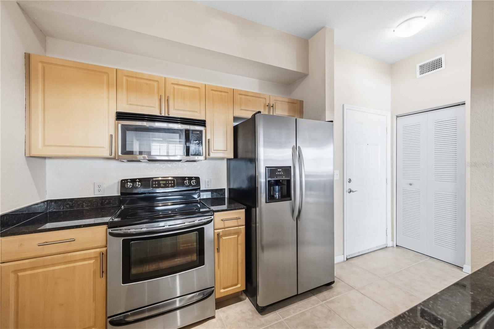 BROADWAY PROMENADE - Residential
