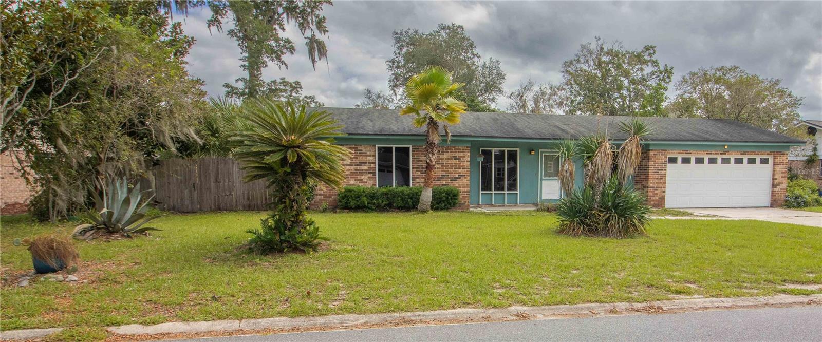 LAKESIDE ESTATES - Residential
