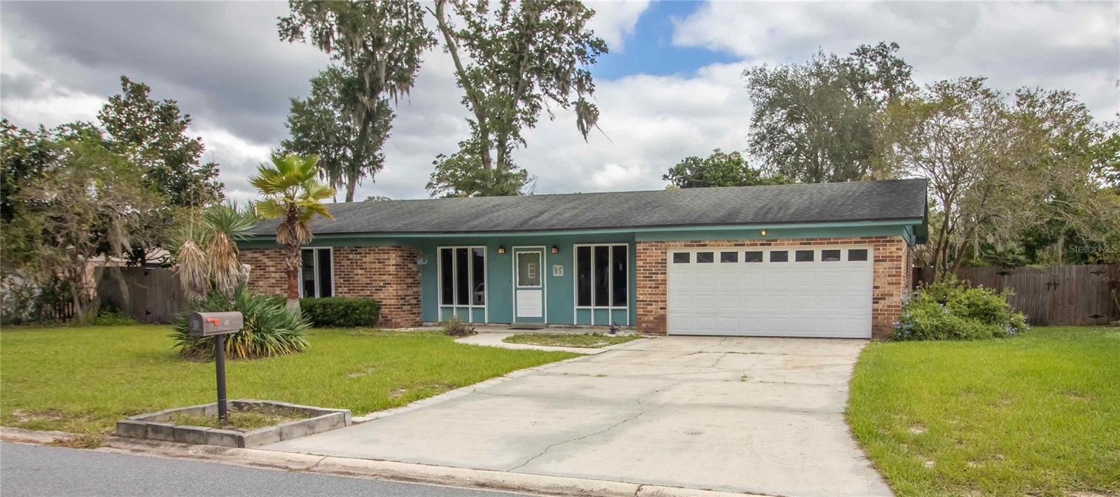 LAKESIDE ESTATES - Residential