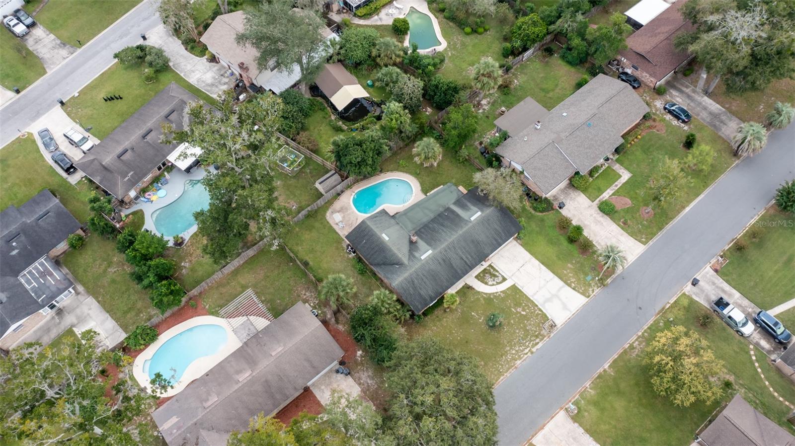 LAKESIDE ESTATES - Residential
