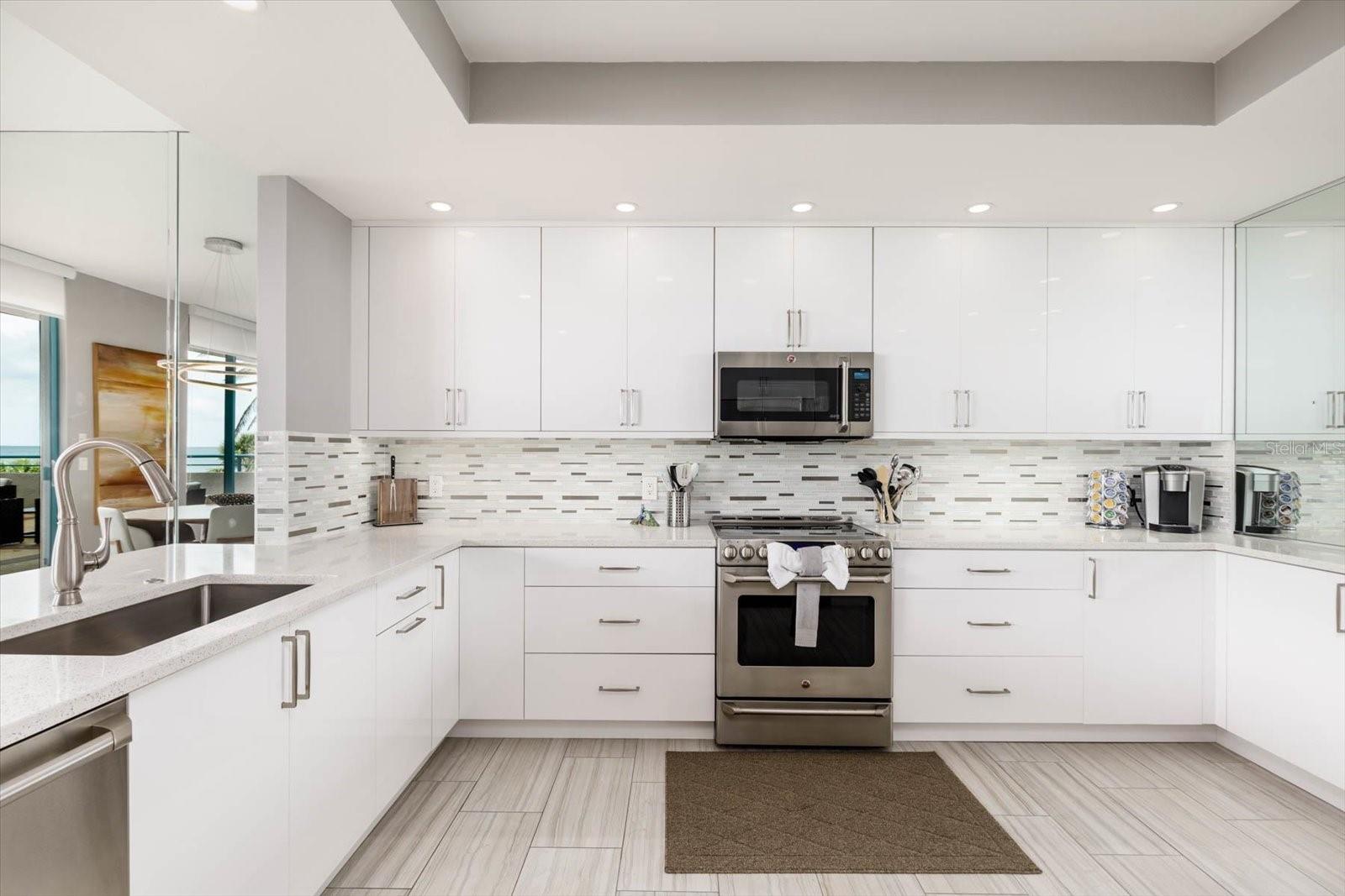 ULTIMAR THREE CONDO - Residential
