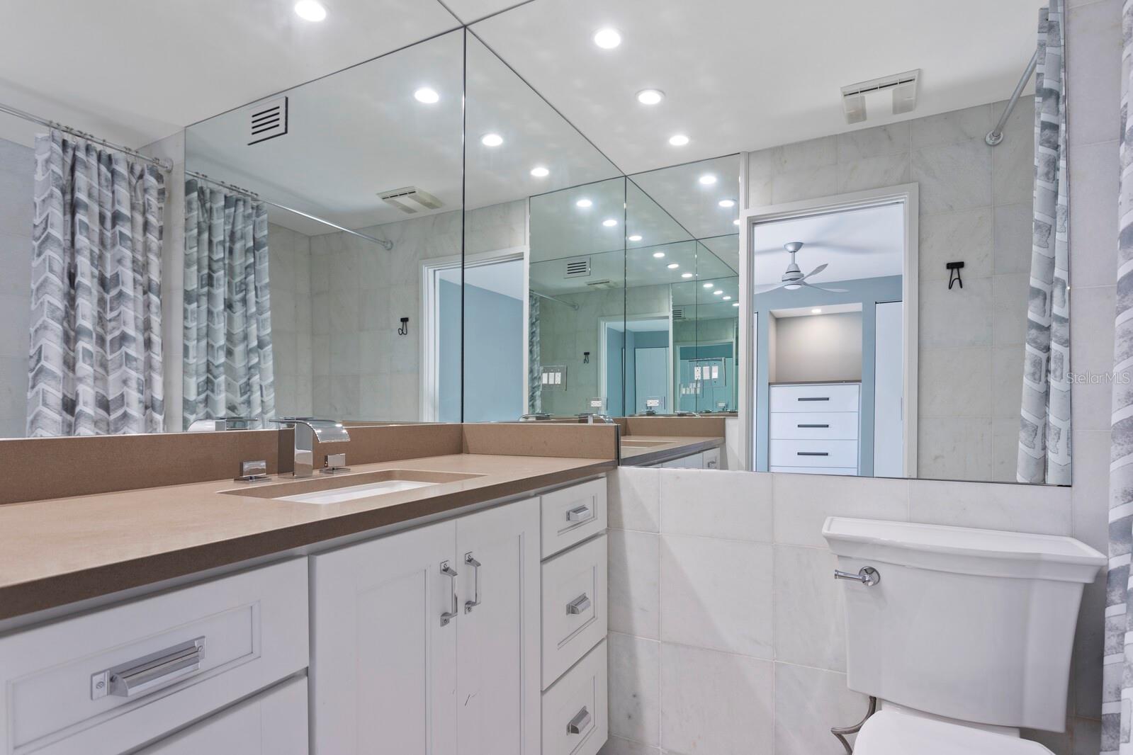 HIDDEN HARBOR - Residential