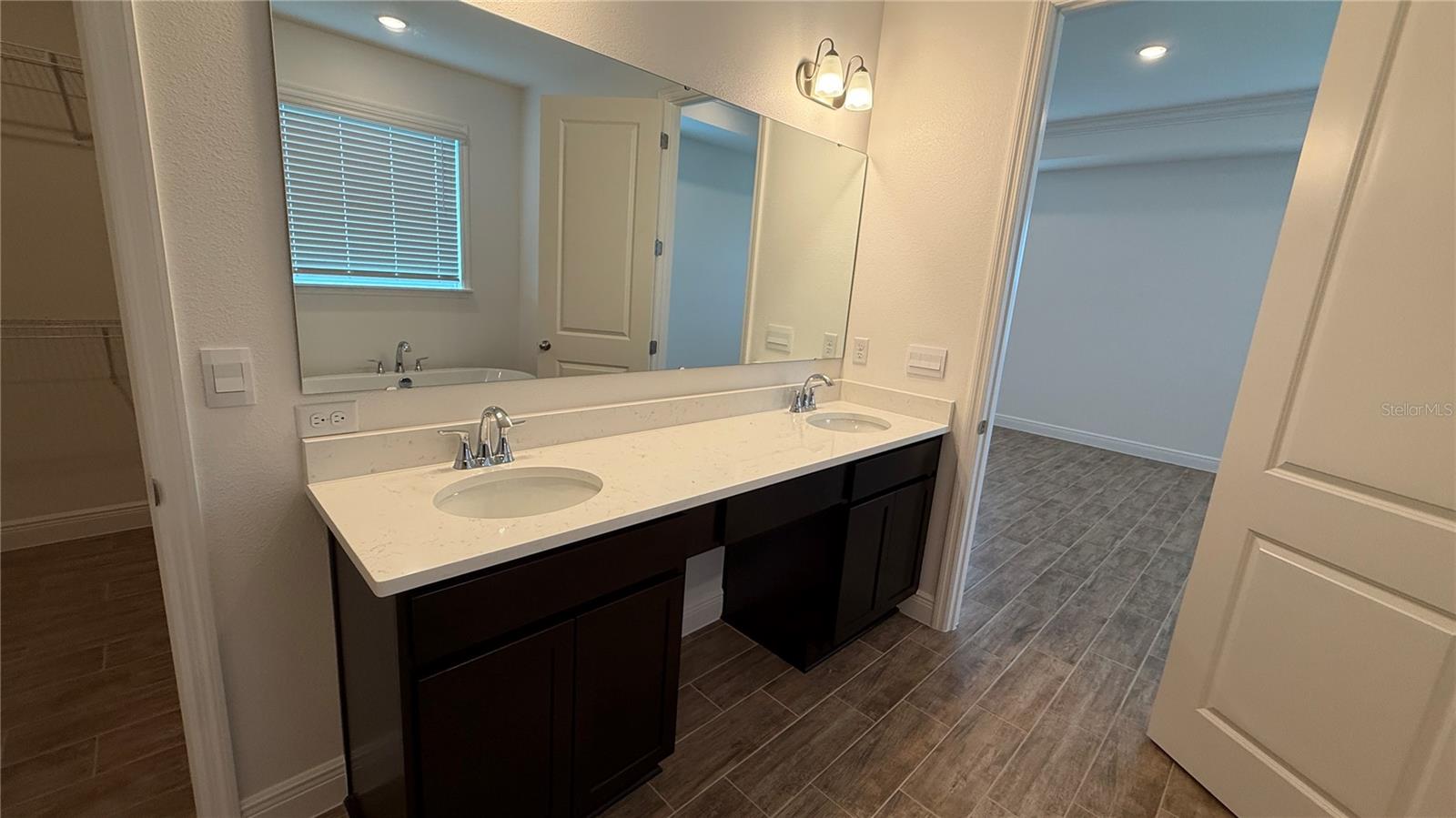 APPLEWOOD RESERVE - Residential