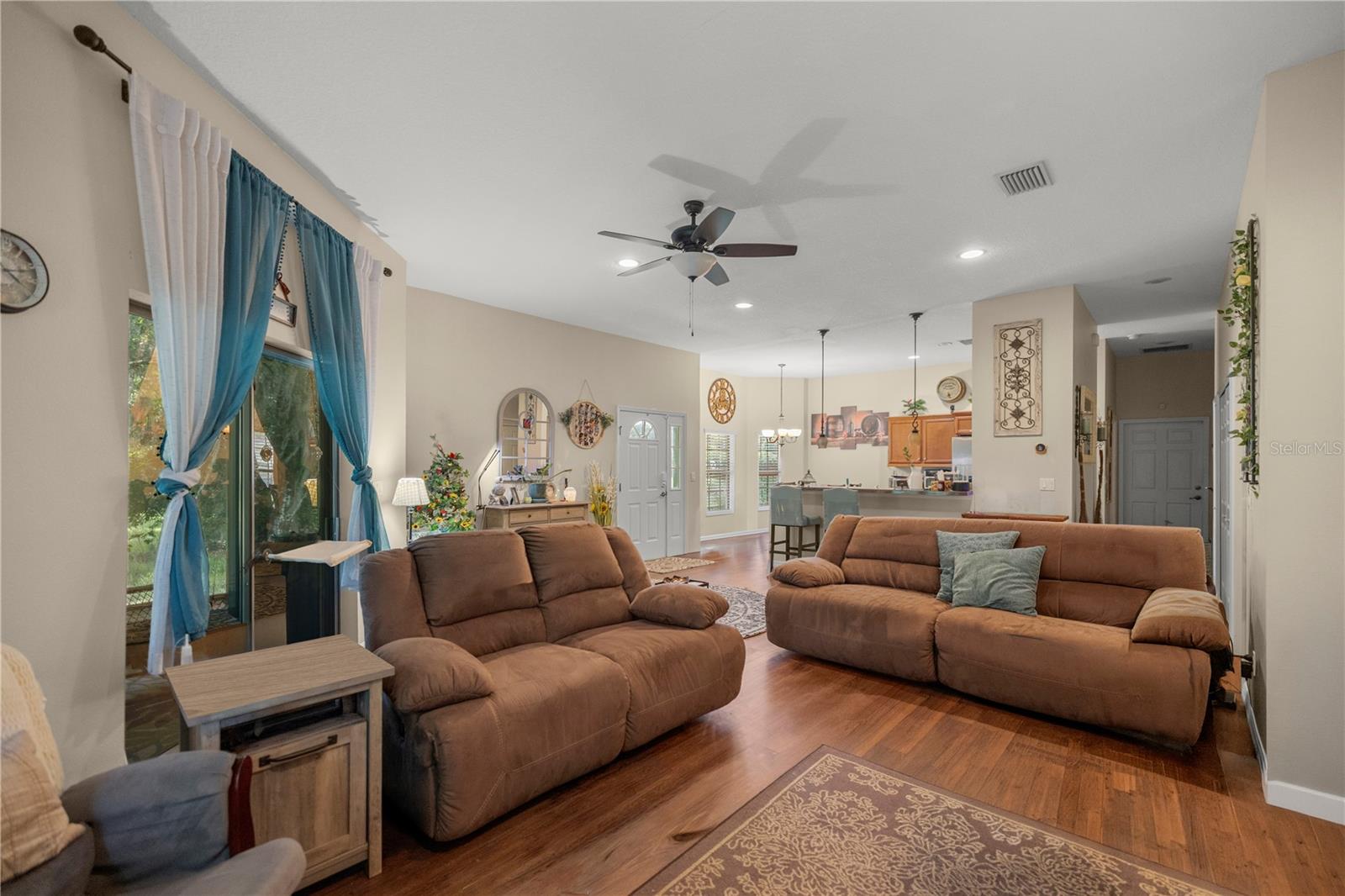 AVALON CONDOMINIUMS - Residential