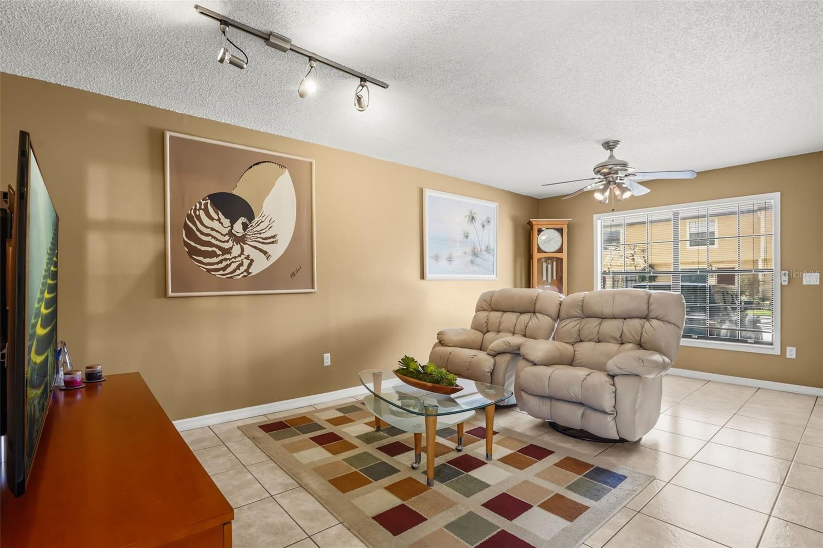 HIDDEN OAKS CONDO PH 09 - Residential