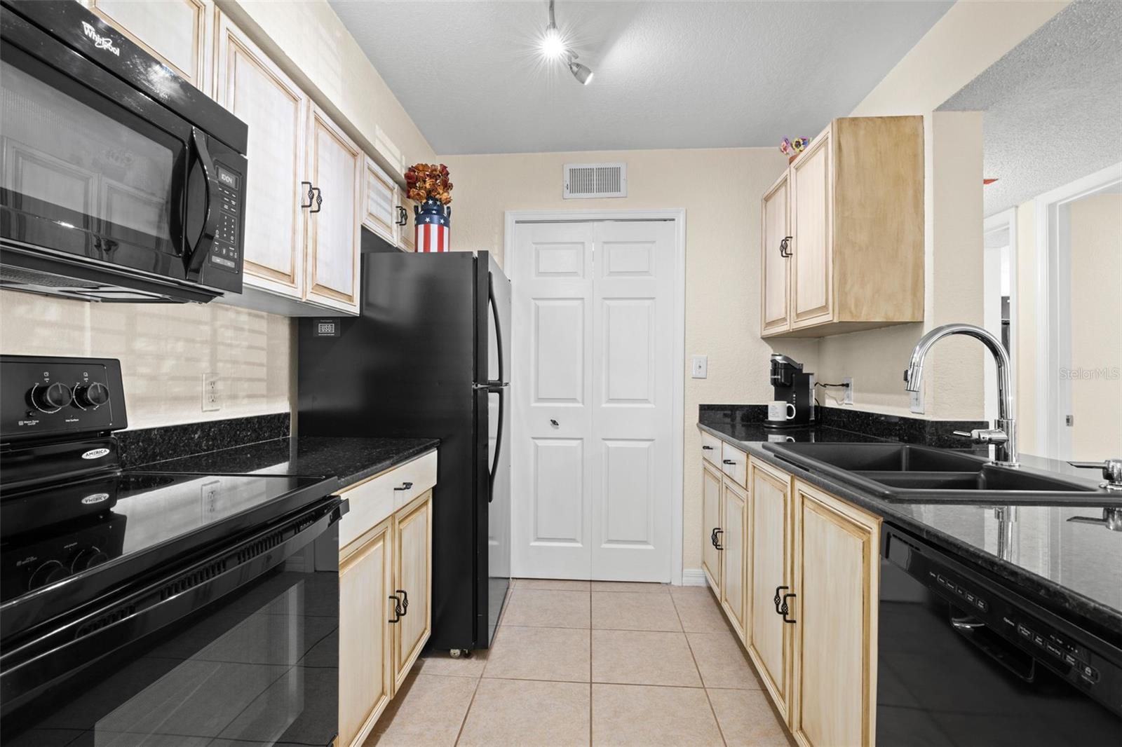 BENTLEY AT COBBS LANDING CONDO THE - Residential