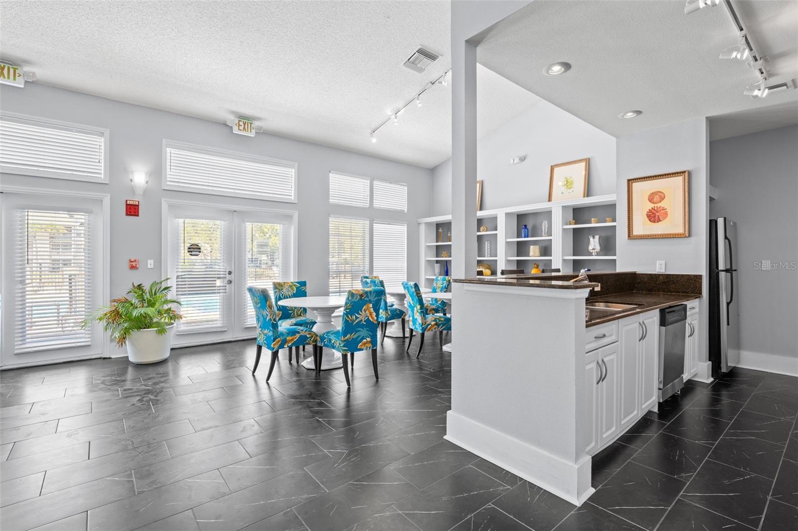 BENTLEY AT COBBS LANDING CONDO THE - Residential