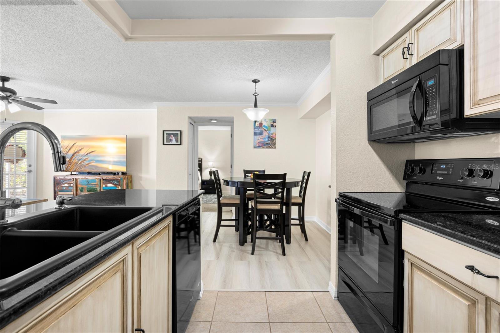 BENTLEY AT COBBS LANDING CONDO THE - Residential