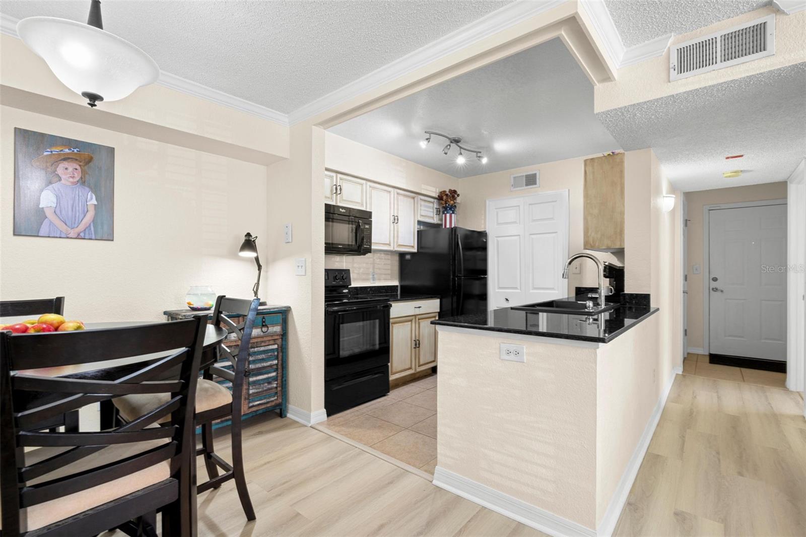 BENTLEY AT COBBS LANDING CONDO THE - Residential