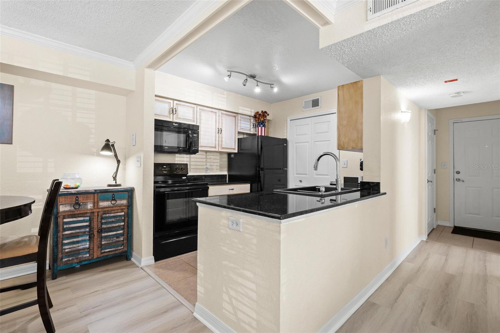 BENTLEY AT COBBS LANDING CONDO THE - Residential