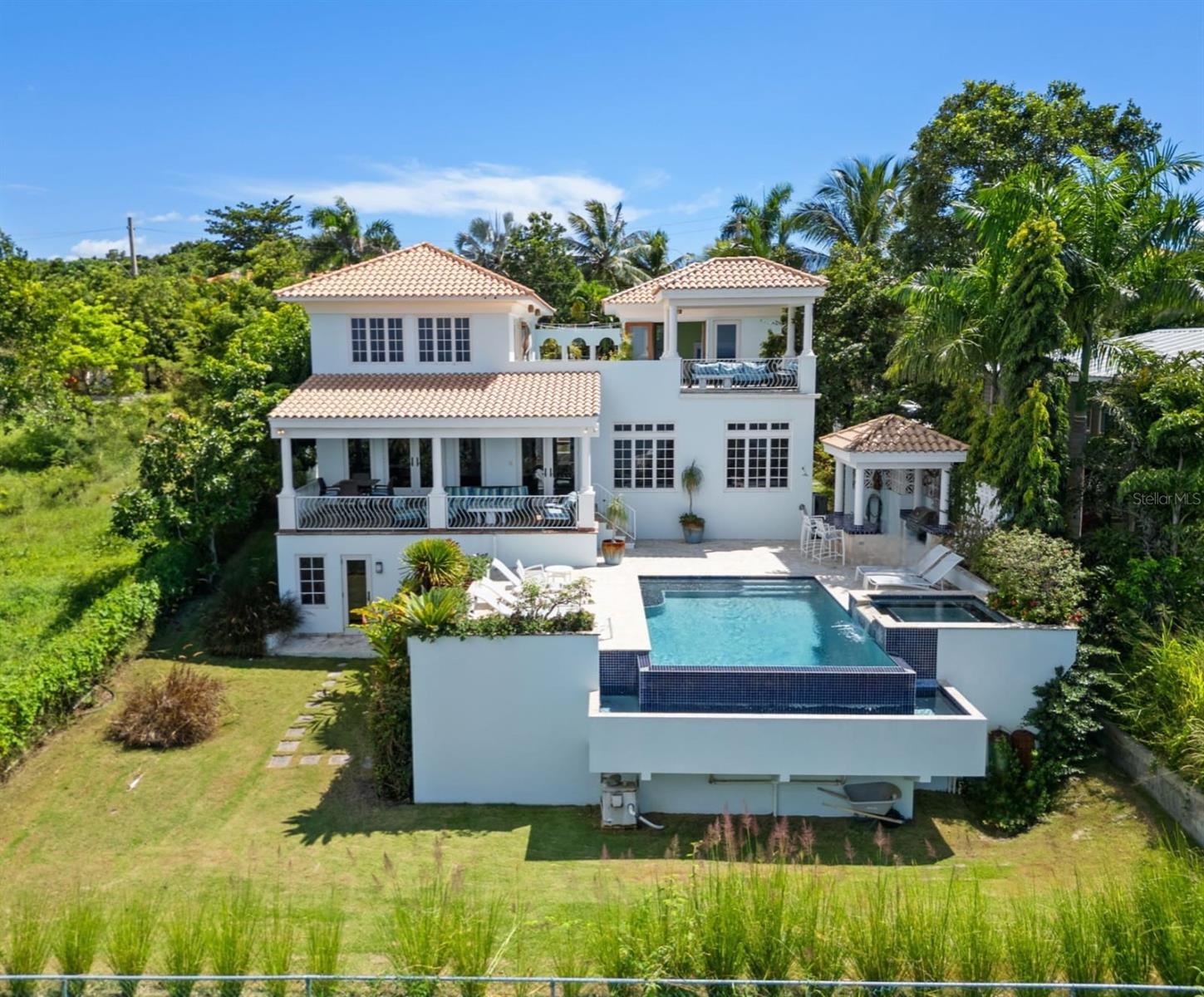 COLINA LINDA - Residential