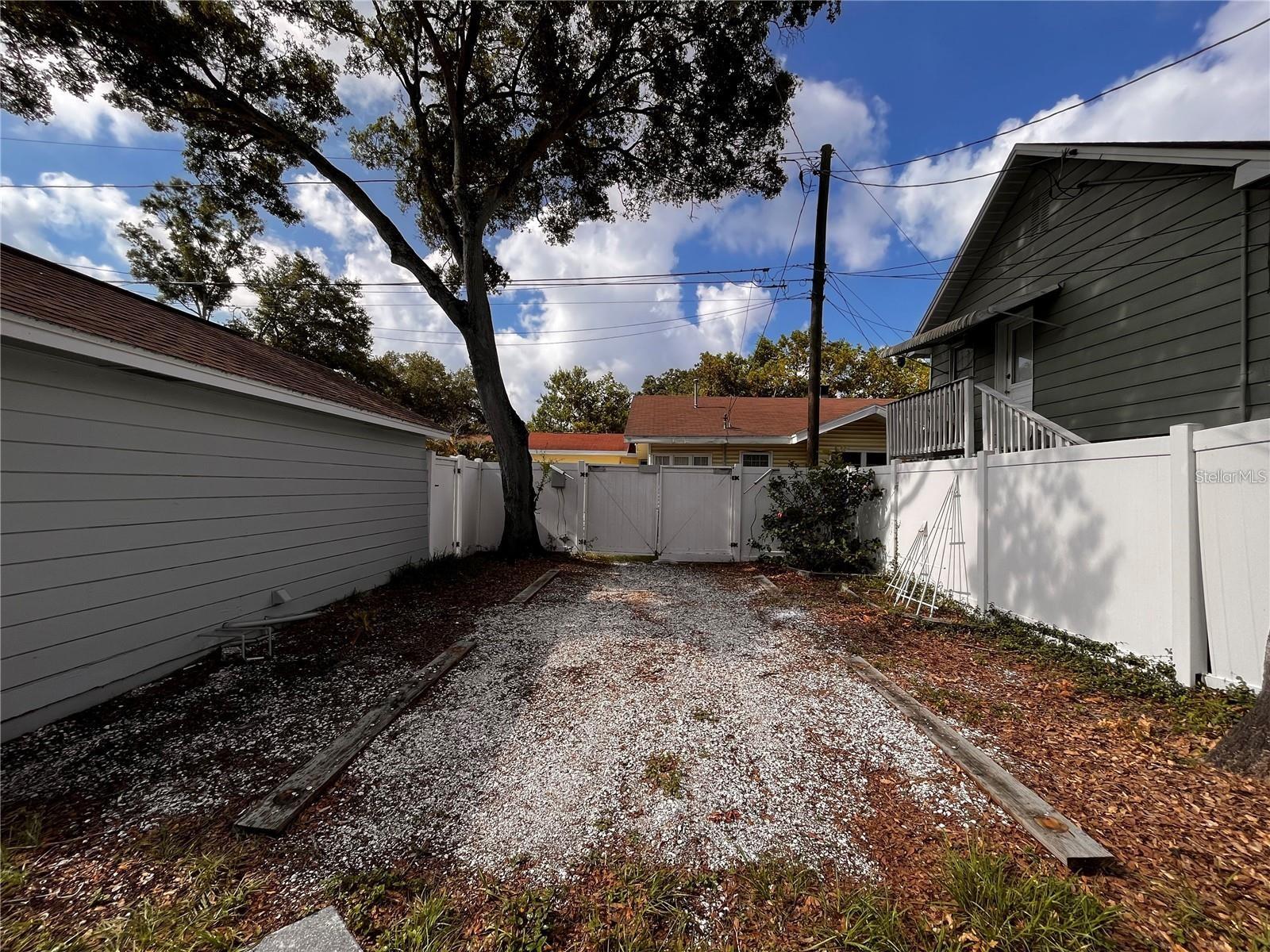 OLD KENTUCKY - Residential Lease