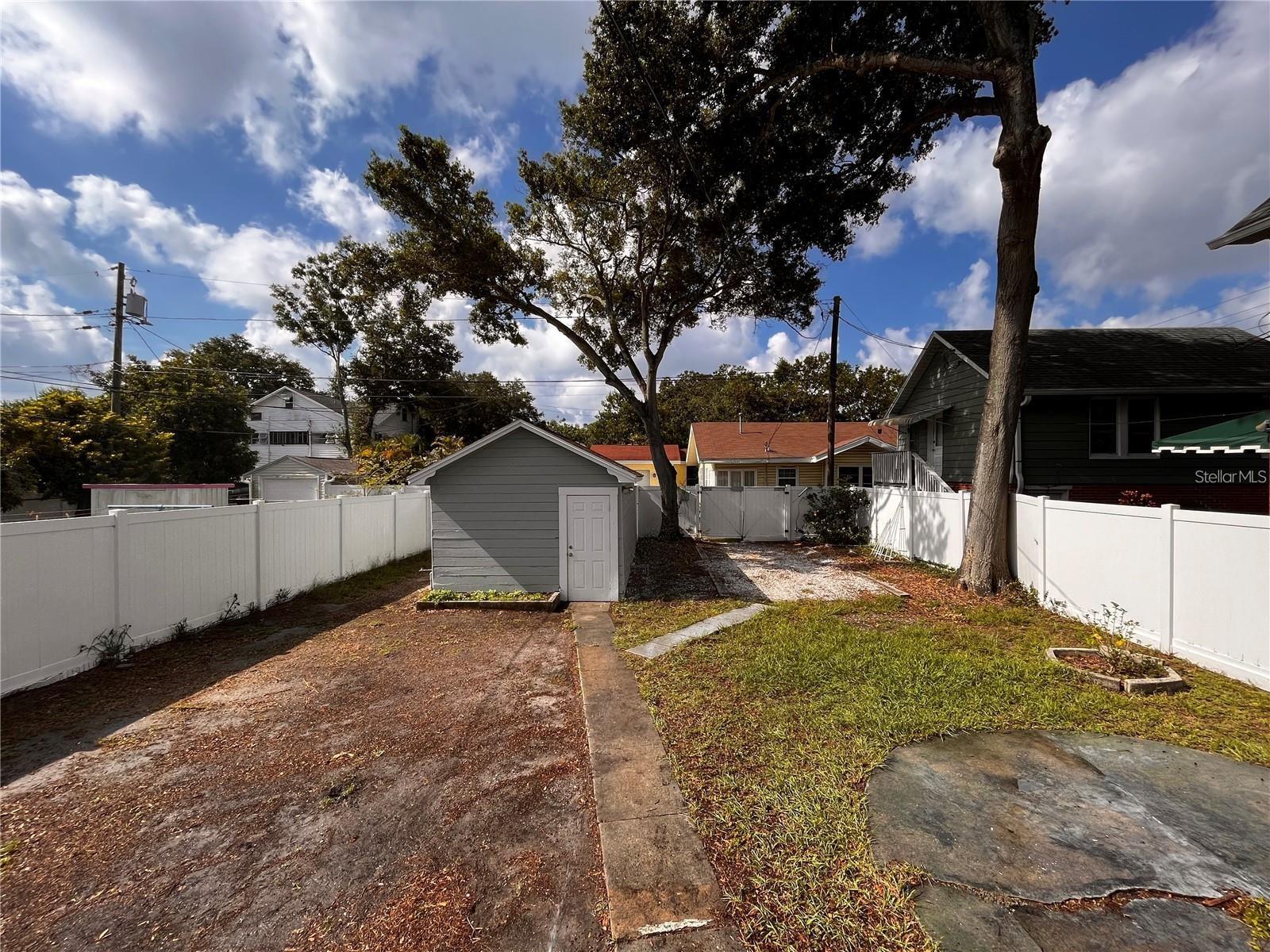OLD KENTUCKY - Residential Lease