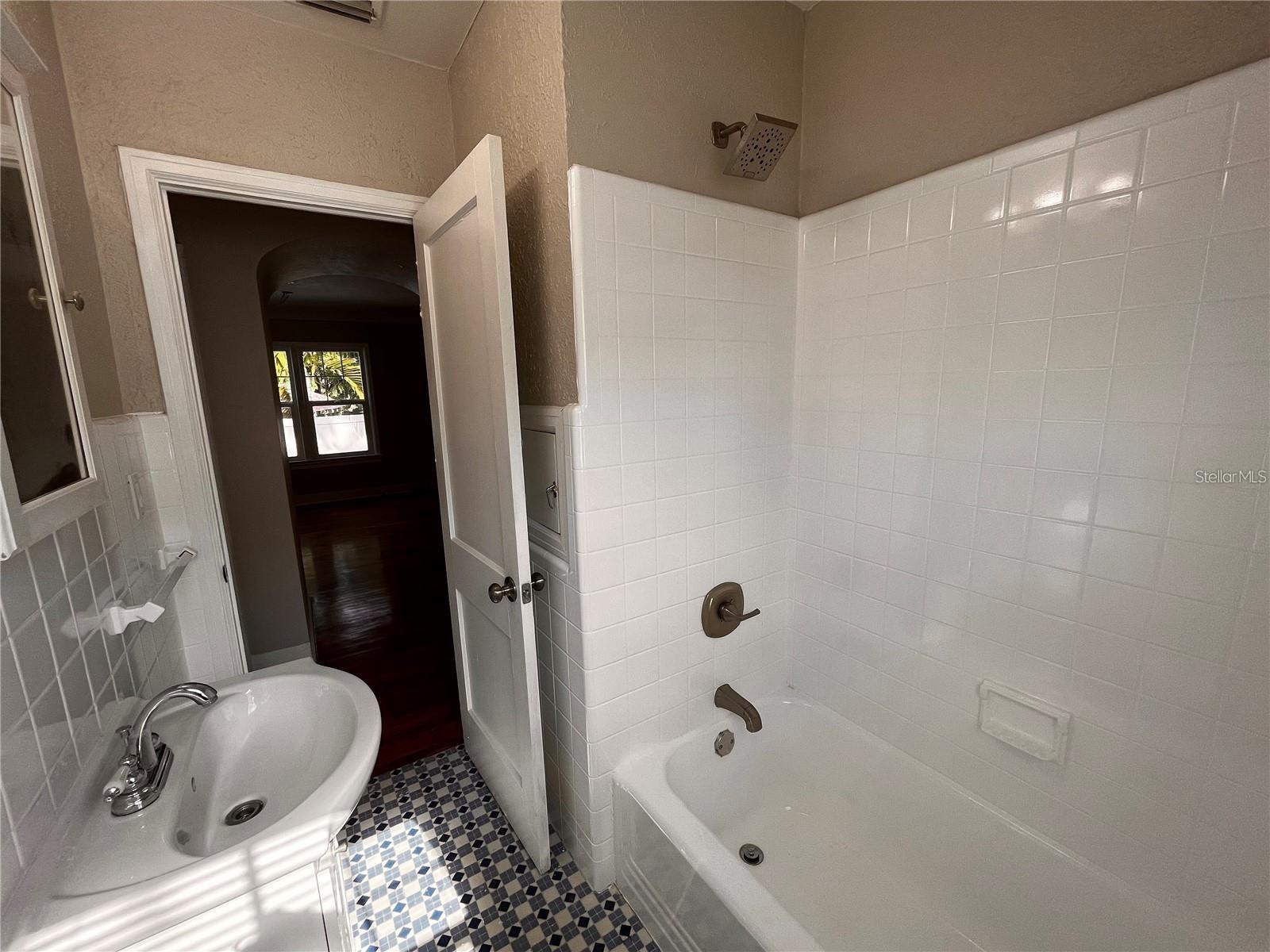 OLD KENTUCKY - Residential Lease