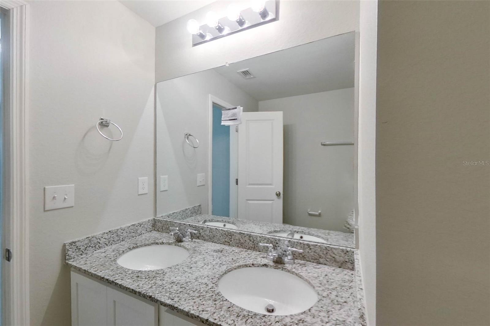 VISTANNA VILLAS - Residential Lease