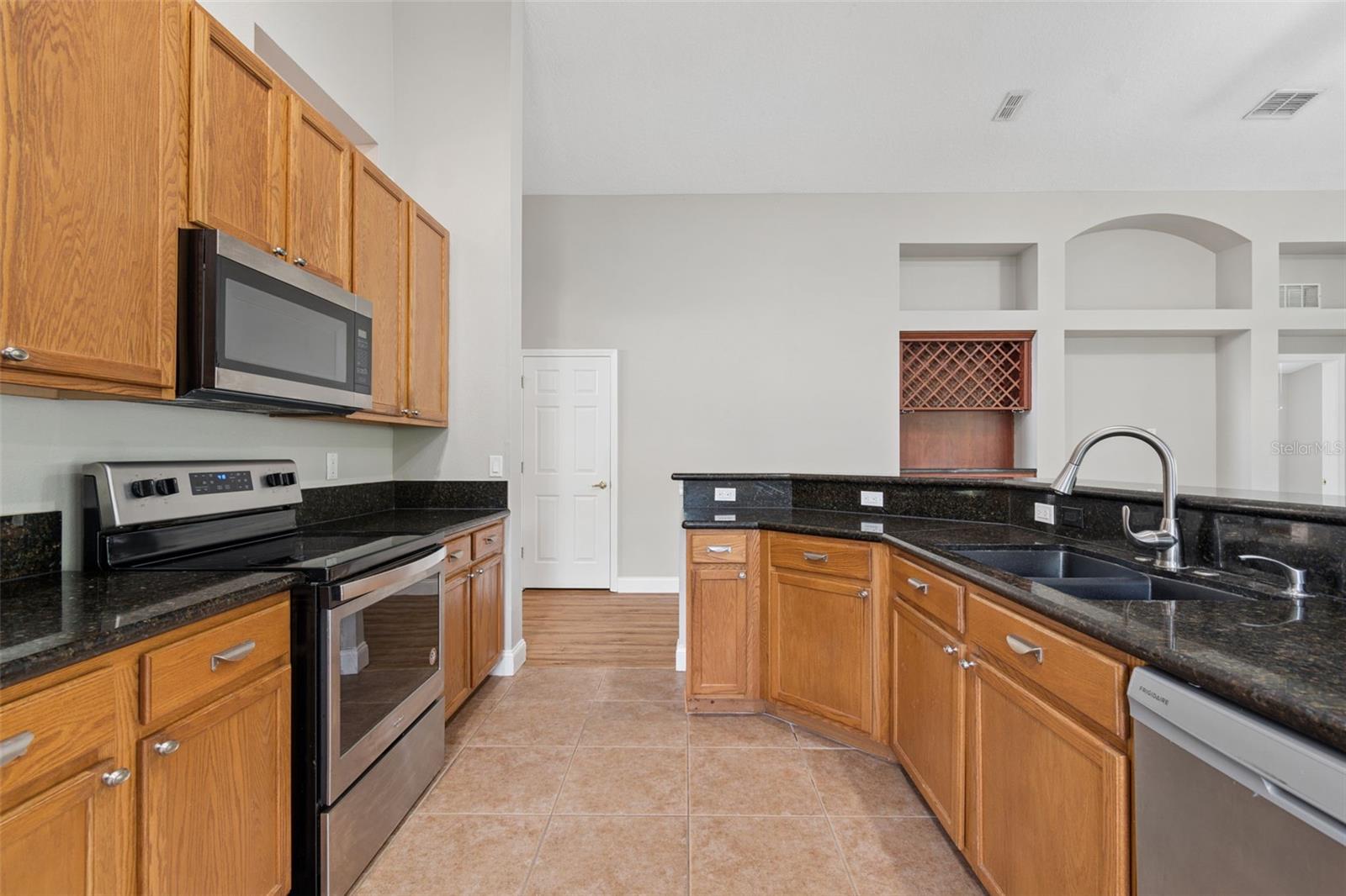 PLANTATION PALMS PH 6 - Residential