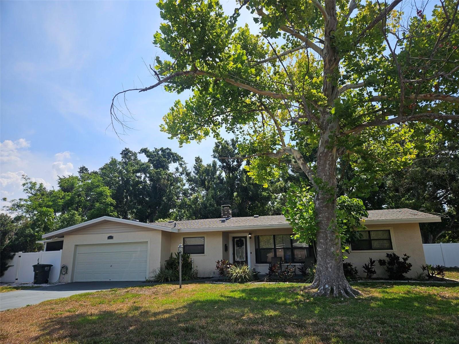 Opportunity awaits! This beautiful, open concept home sits on a large corner lot with a 6 foot 
privacy fenced back yard. The living room and family room are both very spacious and have gorgeous 
18" tile, crown molding, chair rail, and 5.25" baseboards. From the family room, there are nice 
French doors leading to a very roomy, screened lanai. The kitchen has granite counter tops, 
beautiful espresso cabinets, and stainless steel appliances. All of the bedrooms are spacious and 
have nice dark wood laminate flooring. This home has plenty of room for entertaining guests. Just a 
few blocks from Manatee Avenue W, downtown Bradenton. Call for your showing appointment today.