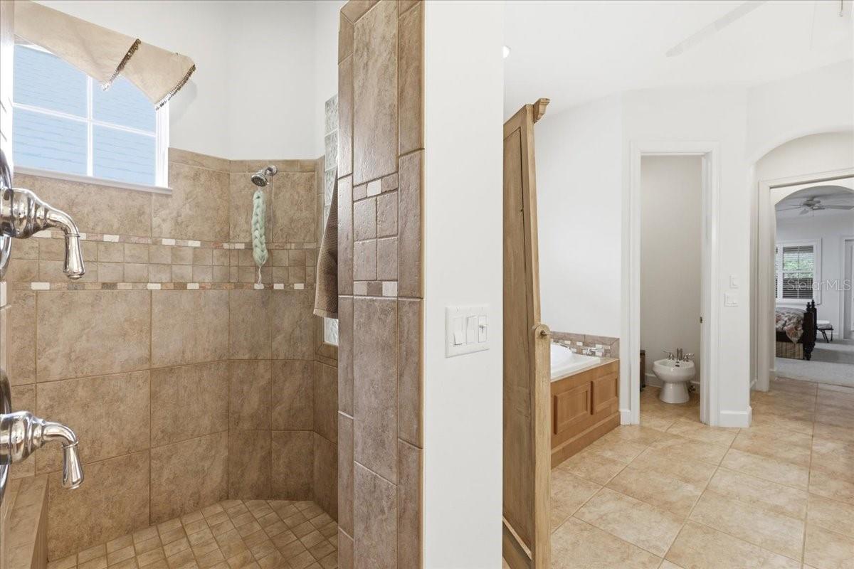 KEENES POINTE - Residential