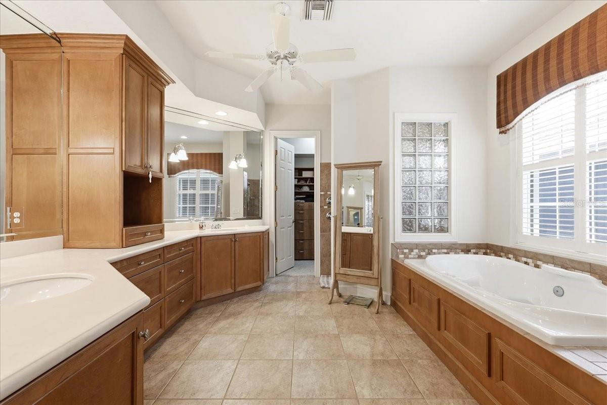 KEENES POINTE - Residential