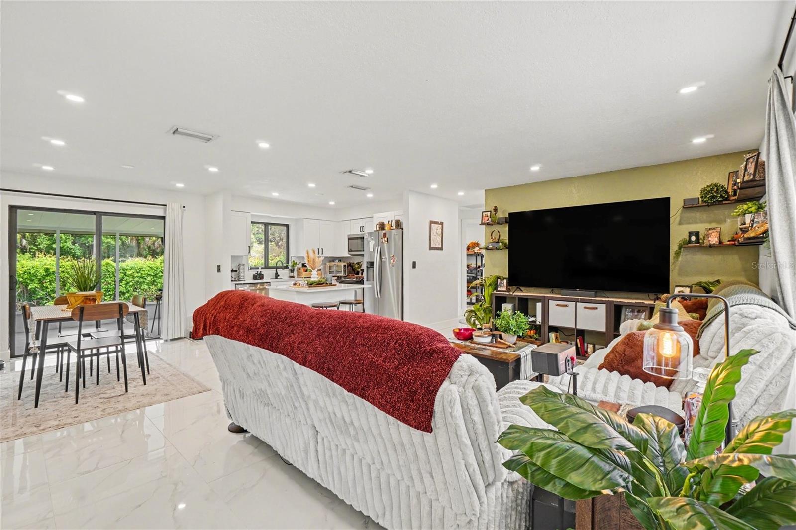 HOLEUSA ESTATES - Residential
