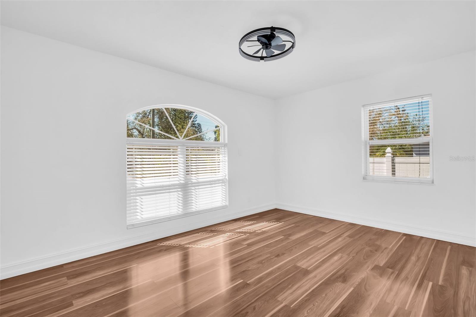 SIRMONS GROVES - Residential Lease