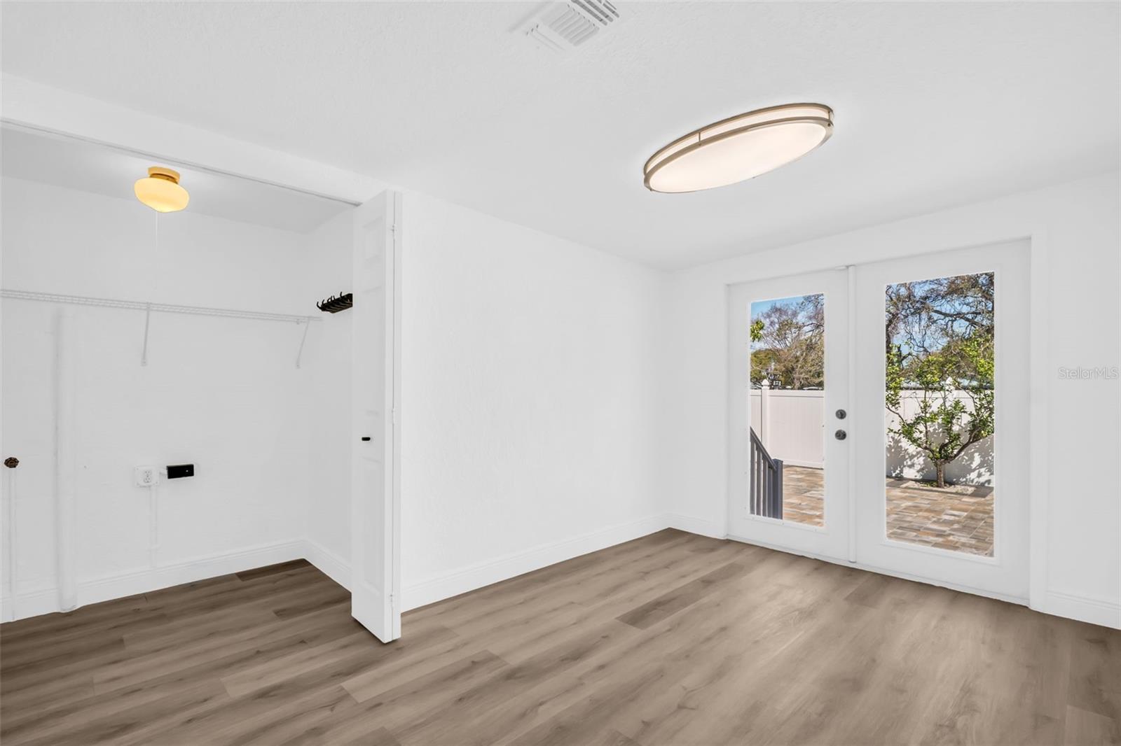 SIRMONS GROVES - Residential Lease