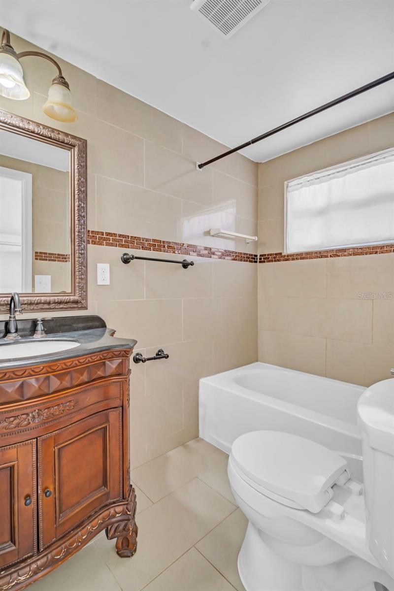 SIRMONS GROVES - Residential Lease