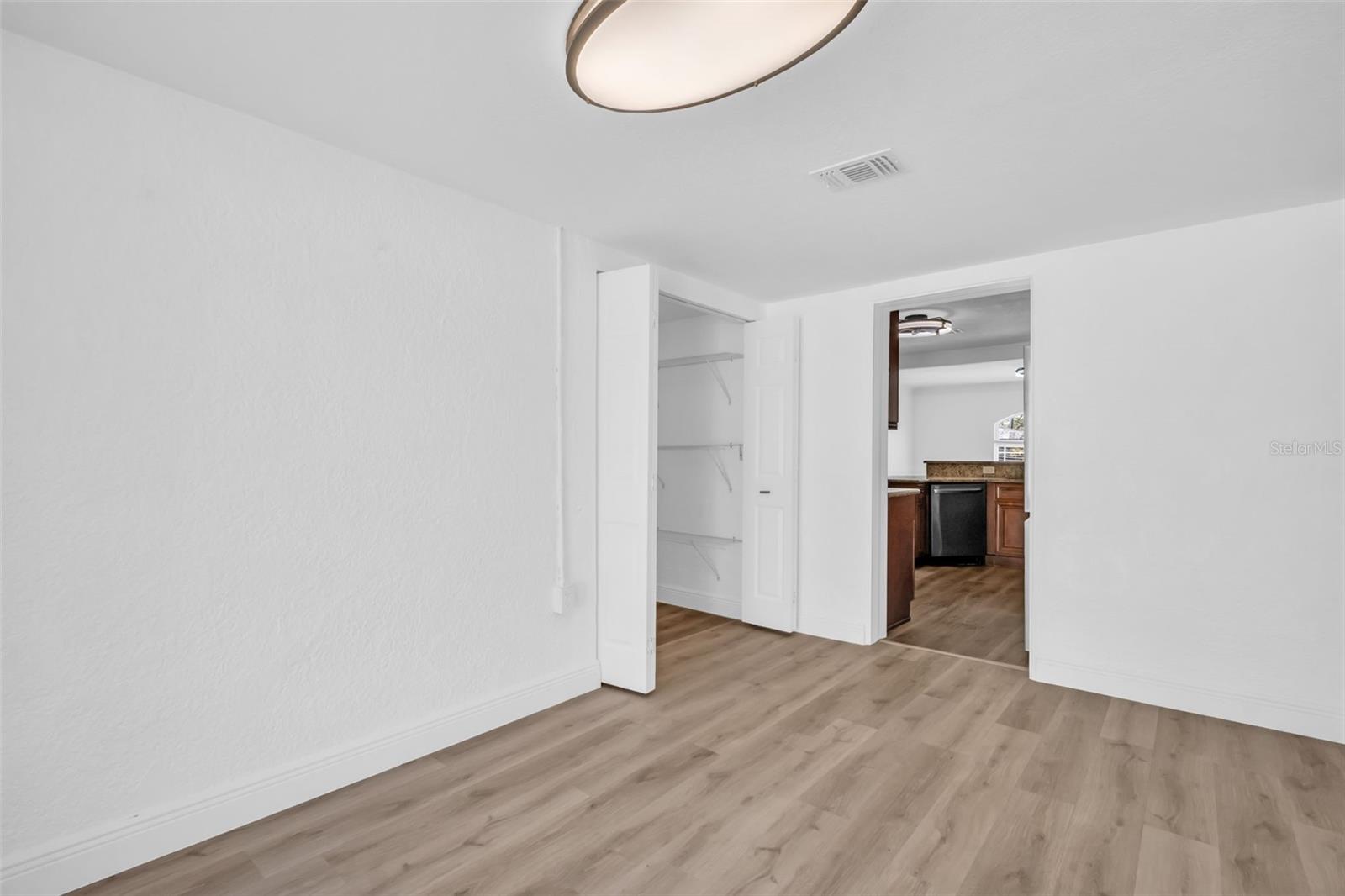 SIRMONS GROVES - Residential Lease
