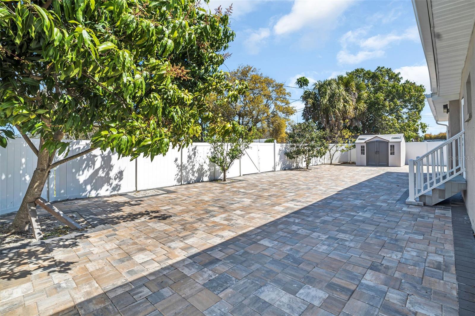 SIRMONS GROVES - Residential Lease
