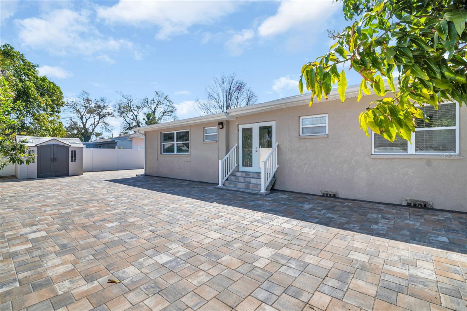 SIRMONS GROVES - Residential Lease