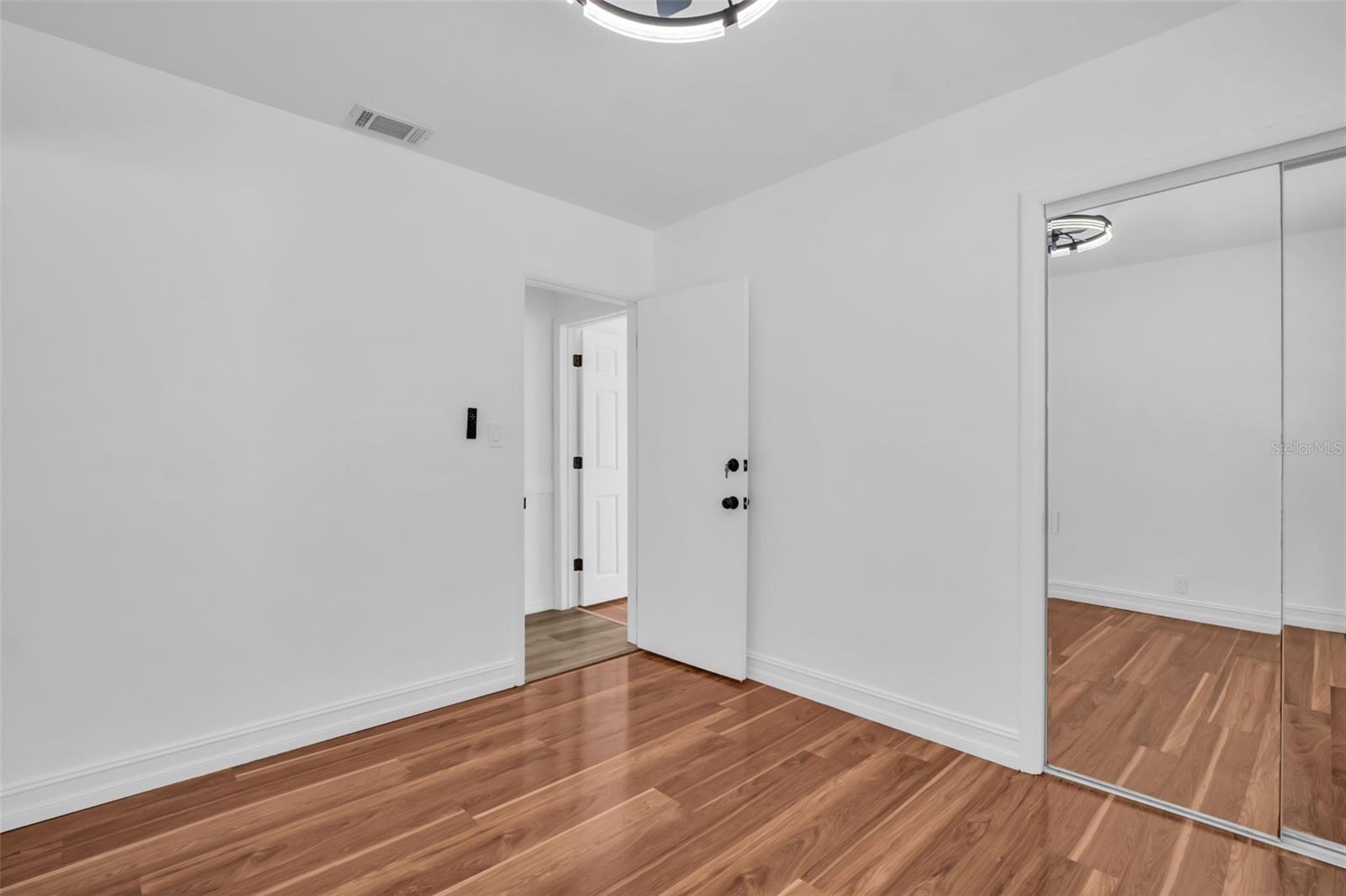 SIRMONS GROVES - Residential Lease