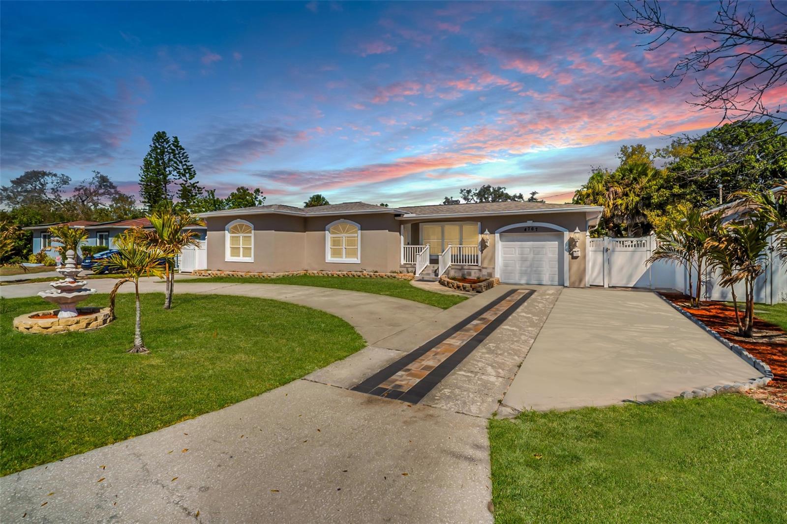 SIRMONS GROVES - Residential Lease