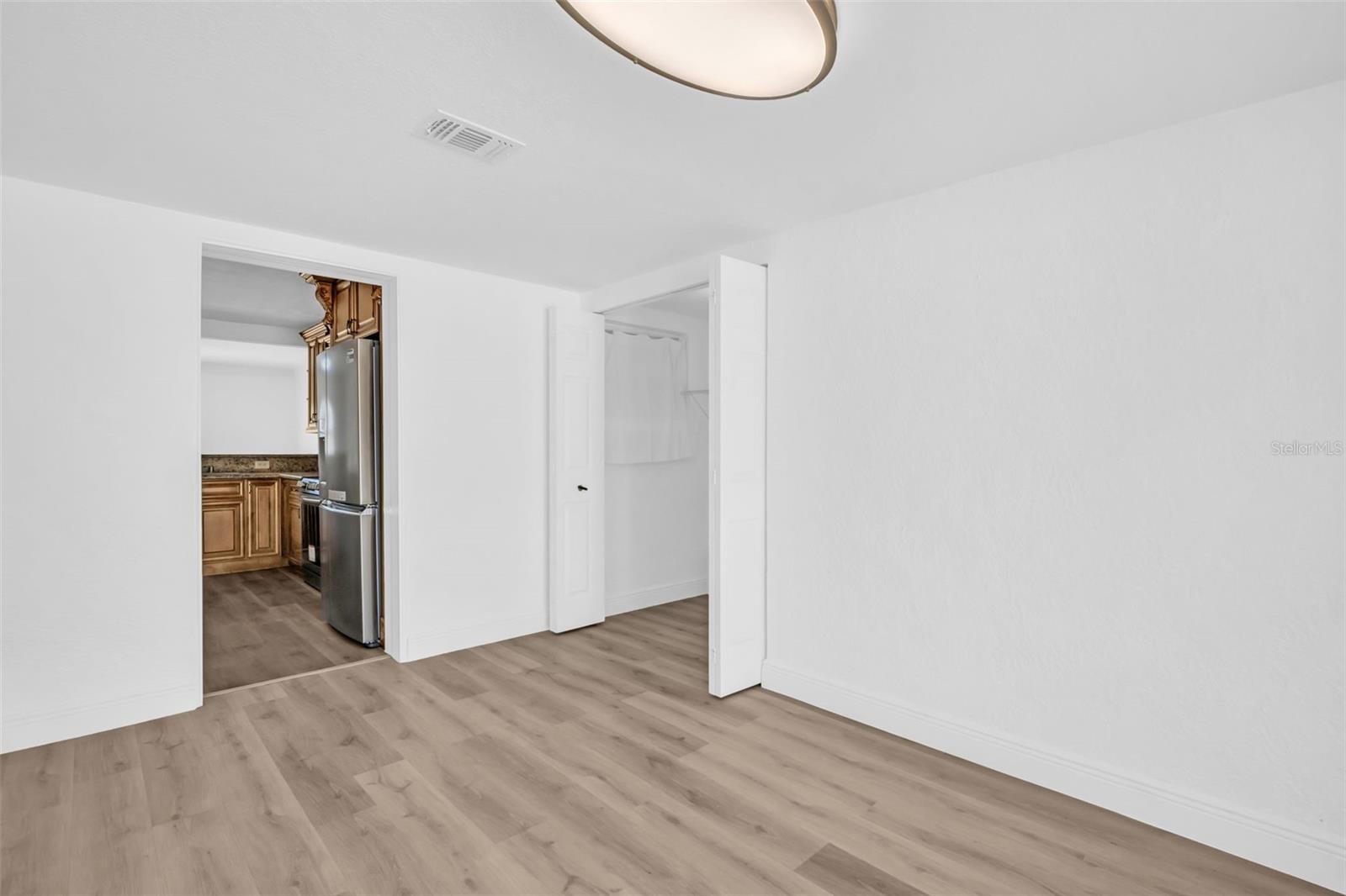 SIRMONS GROVES - Residential Lease