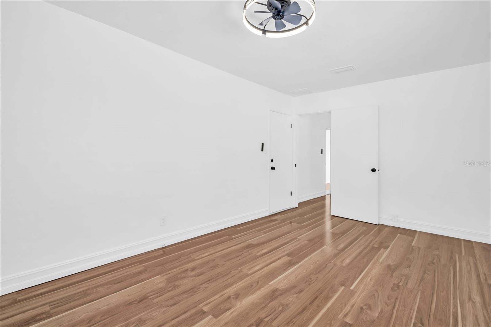 SIRMONS GROVES - Residential Lease