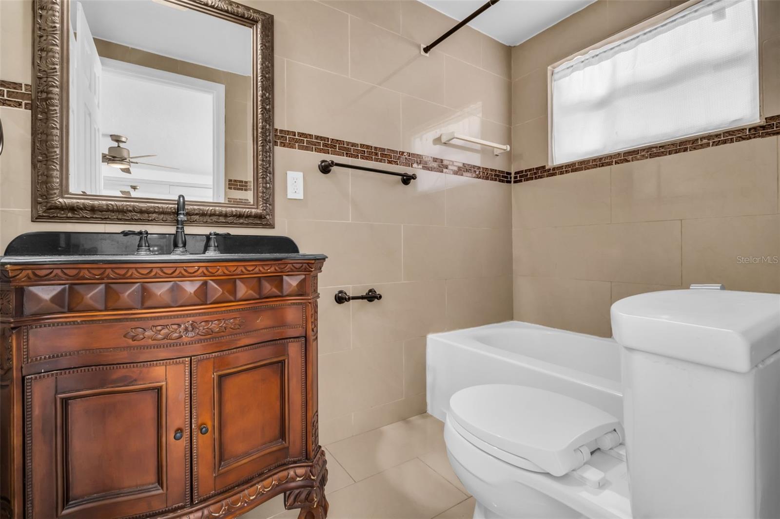 SIRMONS GROVES - Residential Lease