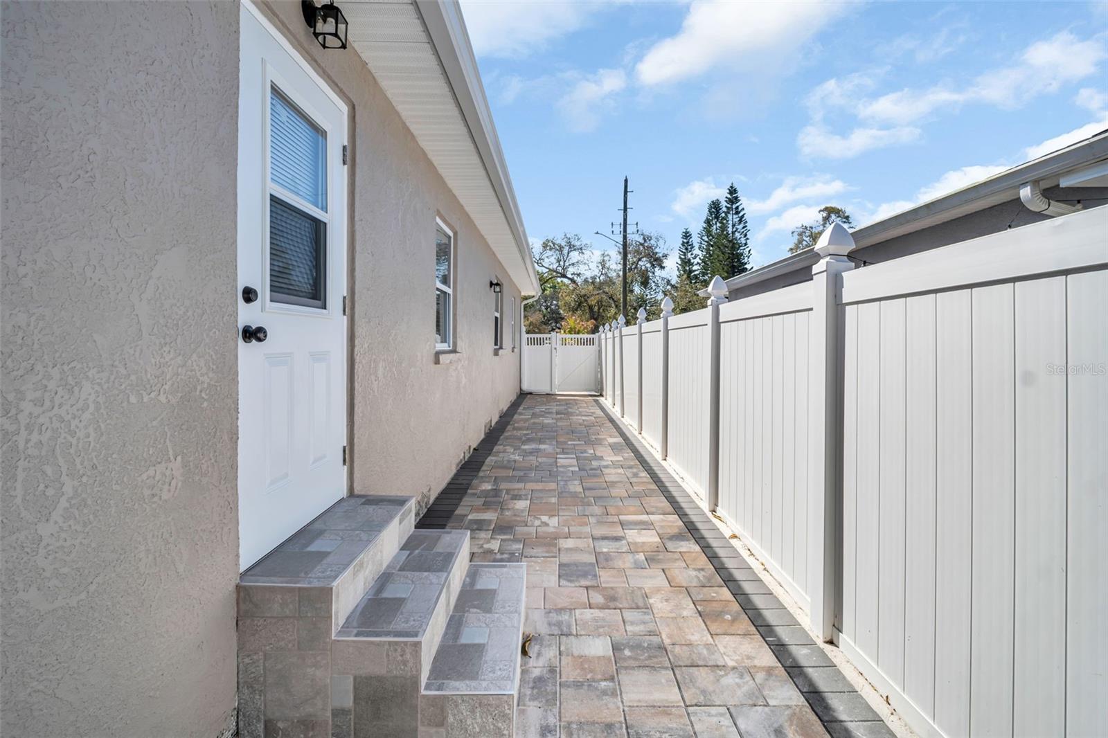 SIRMONS GROVES - Residential Lease