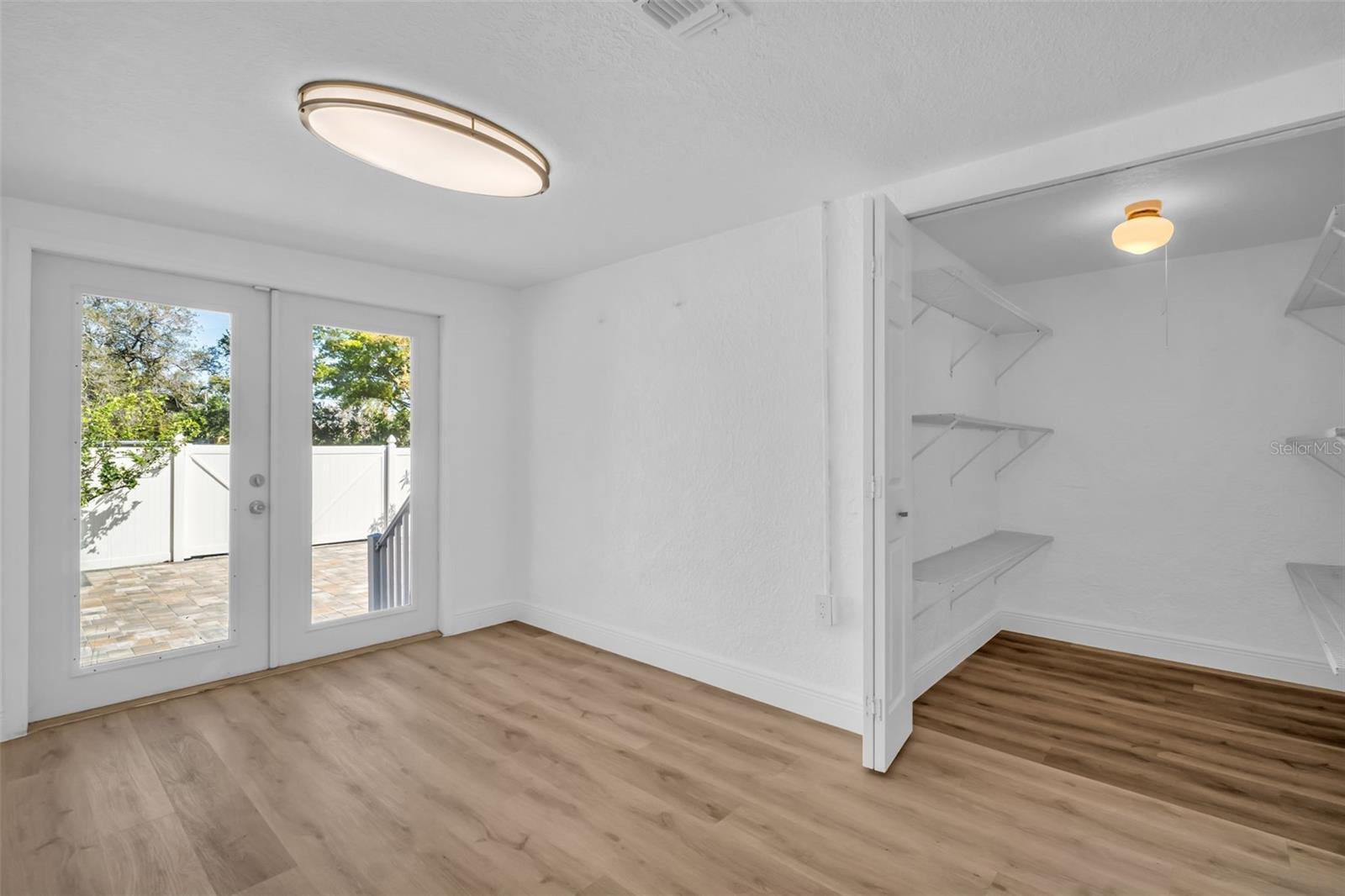 SIRMONS GROVES - Residential Lease